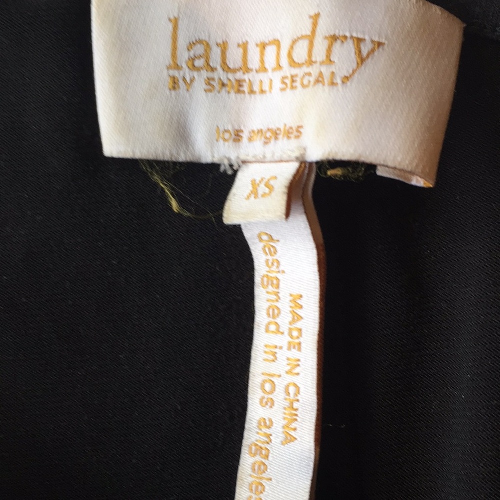 Laundry by Shelli Segal Black top with gold detail - Picture 2 of 2